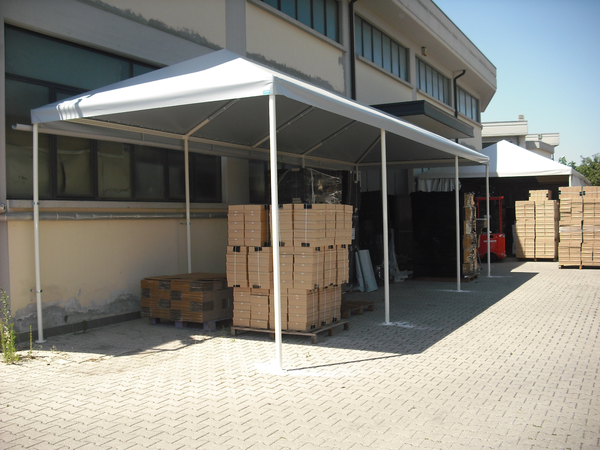 Copertura per stoccaggio merci
