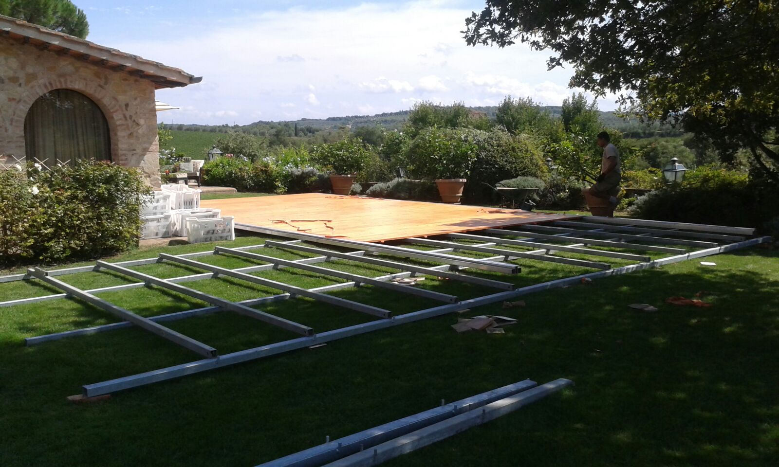 Pedana in allestimento per evento