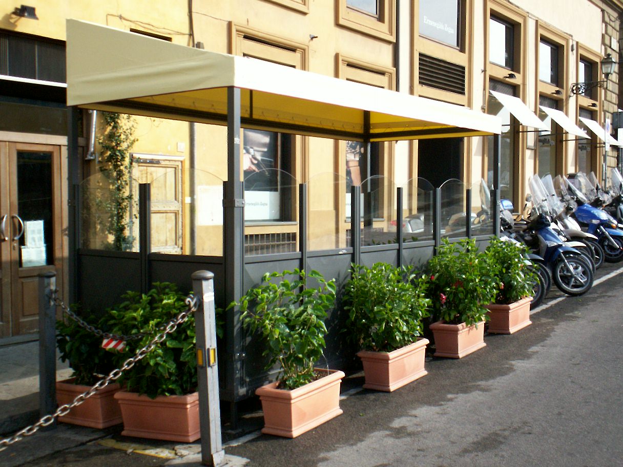 pergola completa di pedana e paraventi