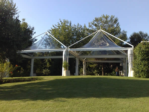 Struttura trasparente da giardino